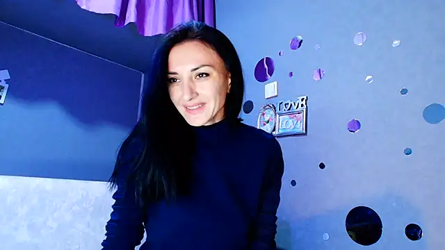 Snapshot of Siaconna chatting on November 19, 2025, 6:35 am Siaconna online show from November 19, 2025, 6:35 am