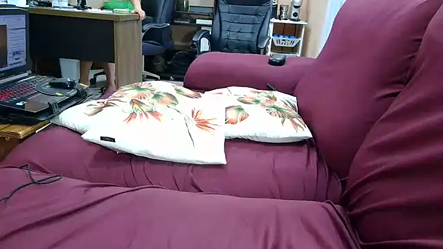 Kellynha Sweet online show from December 2, 2025, 9:27 pm