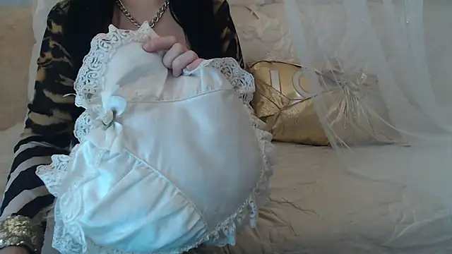 Snapshot of Mia-Montal777 chatting on December 2, 2025, 6:37 am Mia-Montal777 online show from December 2, 2025, 6:37 am