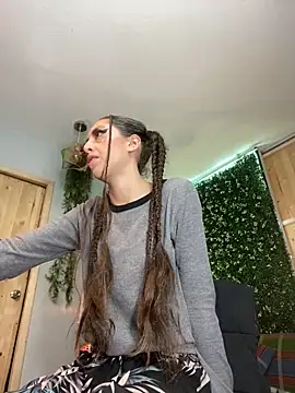 VickyJackson  online show from April 13, 2026, 8:46 pm