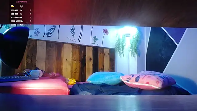 Snapshot of DaMikaela_ chatting on November 24, 2025, 7:03 pm DaMikaela online show from November 24, 2025, 7:03 pm