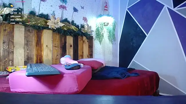 Snapshot of DaMikaela_ chatting on December 3, 2025, 6:51 pm DaMikaela online show from December 3, 2025, 6:51 pm