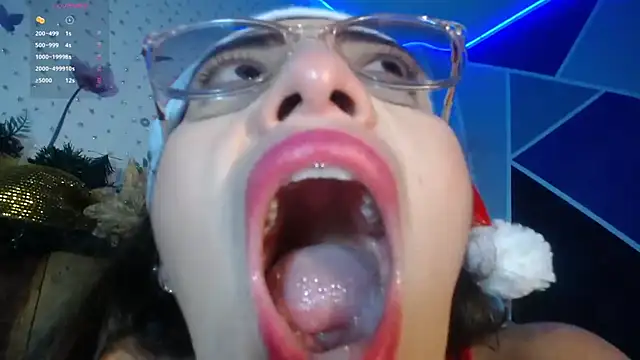 Snapshot of DaMikaela_ chatting on December 2, 2025, 7:04 pm DaMikaela online show from December 2, 2025, 7:04 pm