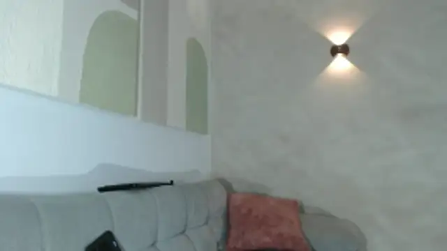 LiraRusso online show from April 16, 2026, 10:23 pm