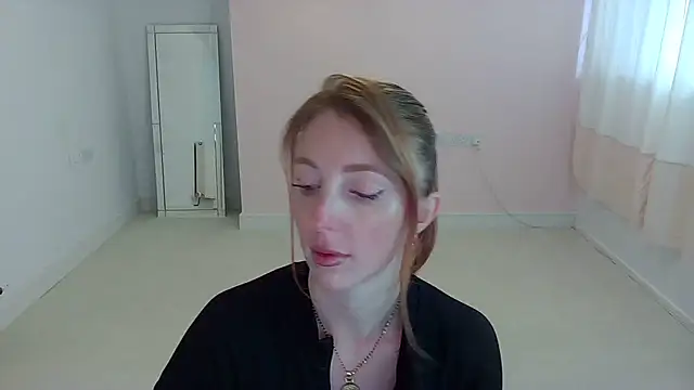 Snapshot of Red_firesquirt chatting on June 10, 2026, 2:07 pm Red firesquirt online show from June 10, 2026, 2:07 pm