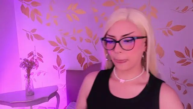 Snapshot of Misselektra__ chatting on February 11, 2026, 5:18 am Misselektra online show from February 11, 2026, 5:18 am