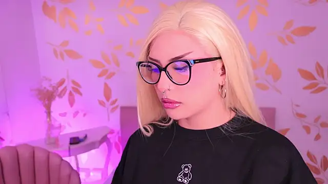 Snapshot of Misselektra__ chatting on February 9, 2026, 5:38 am Misselektra online show from February 9, 2026, 5:38 am