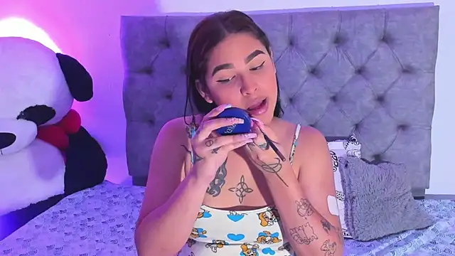 mabellfox online show from February 5, 2026, 8:48 pm