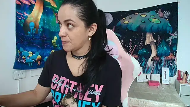 Snapshot of LovelyAzucena chatting on April 29, 2026, 3:27 pm LovelyAzucena online show from April 29, 2026, 3:27 pm