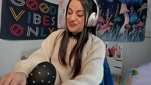 LovelyAzucena online show from November 6, 2025, 2:32 pm