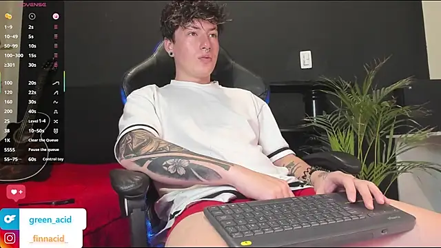 Snapshot of Green_acid01 chatting on November 26, 2025, 5:35 pm Green acid01 online show from November 26, 2025, 5:35 pm