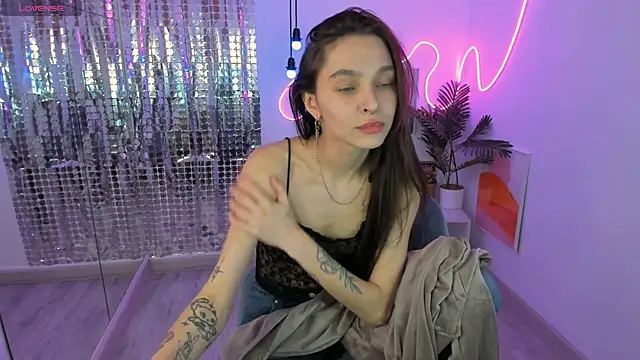 ChloeSunny online show from April 6, 2026, 4:46 am