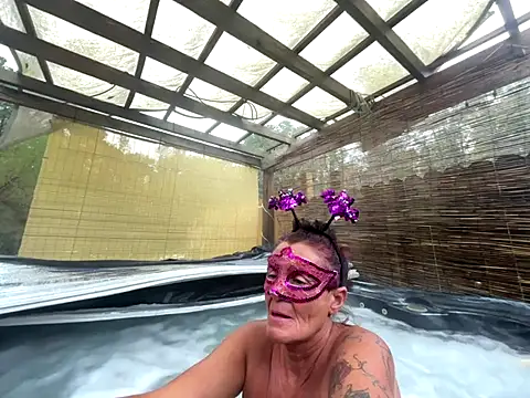 Snapshot of prainxxx22 chatting on October 29, 2025, 6:18 pm prainxxx22 online show from October 29, 2025, 6:18 pm