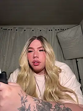 IsabellaFigueredo   online show from November 5, 2025, 11:35 am