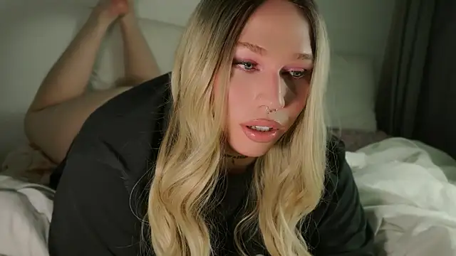 IsabellaFigueredo   online show from May 21, 2026, 10:56 am