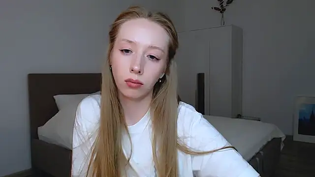 Snapshot of Luna_insniity chatting on February 20, 2025, 2:40 am Luna insniity online show from February 20, 2025, 2:40 am