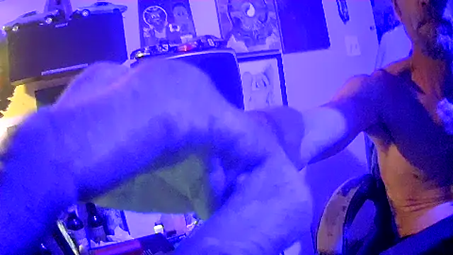 druetrue online show from November 12, 2025, 2:37 am