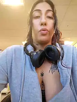 Snapshot of Hotasiansensation chatting on December 19, 2024, 4:24 pm Hotasiansensation online show from December 19, 2024, 4:24 pm