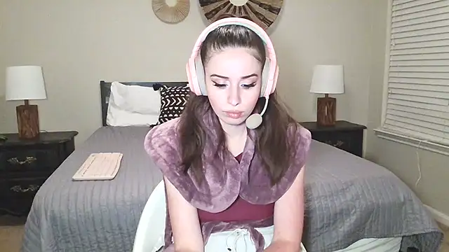 Snapshot of alisonfields chatting on July 16, 2026, 5:15 am alisonfields online show from July 16, 2026, 5:15 am