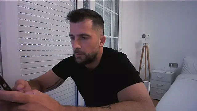 Snapshot of alex877x chatting on July 6, 2026, 7:48 am alex877x online show from July 6, 2026, 7:48 am