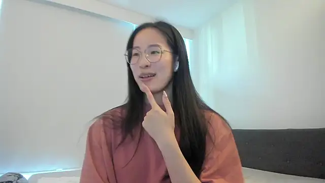 Snapshot of secretgirlfriendxo chatting on May 27, 2026, 1:57 am secretgirlfriendxo online show from May 27, 2026, 1:57 am