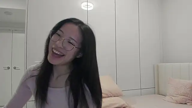 Snapshot of secretgirlfriendxo chatting on December 19, 2025, 12:14 am secretgirlfriendxo online show from December 19, 2025, 12:14 am