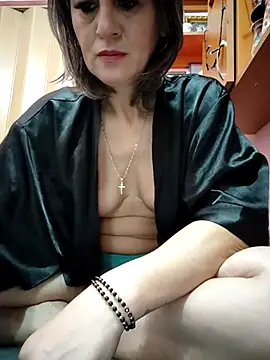 Snapshot of naughtymilfT chatting on November 10, 2025, 7:46 am naughtymilfT online show from November 10, 2025, 7:46 am