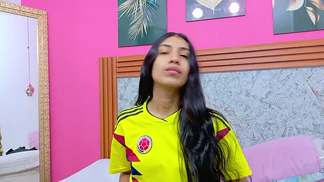 littlee emilyy  online show from March 4, 2026, 12:46 pm