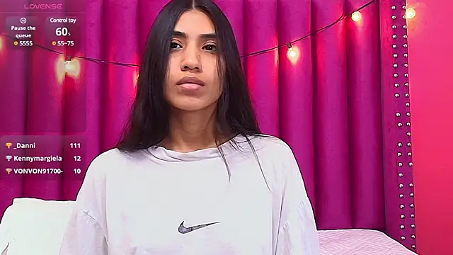 littlee emilyy  online show from February 6, 2025, 3:16 am