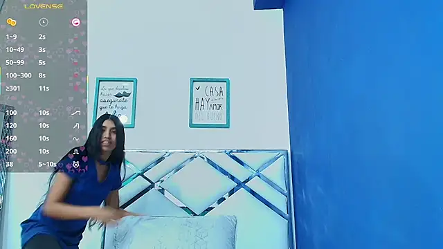 littlee emilyy  online show from February 14, 2025, 3:00 am