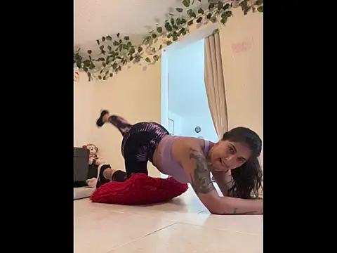 Snapshot of azahar__ziiz chatting on January 9, 2026, 5:31 pm azahar ziiz online show from January 9, 2026, 5:31 pm