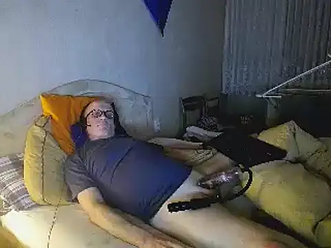 Snapshot of HornyRalfi55 chatting on March 13, 2025, 10:43 pm HornyRalfi55 online show from March 13, 2025, 10:43 pm