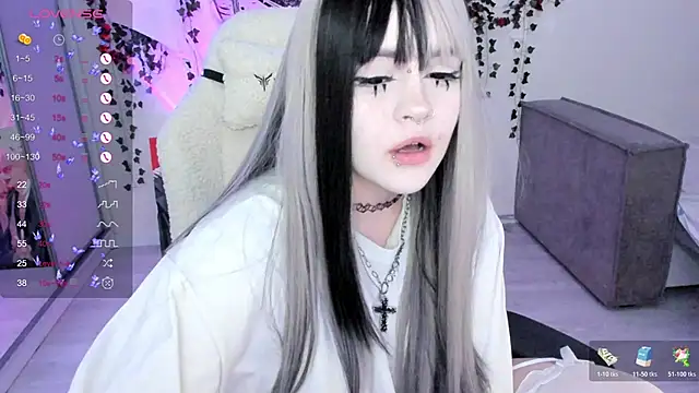 Snapshot of SelenaCute chatting on November 9, 2025, 4:49 am SelenaCute online show from November 9, 2025, 4:49 am