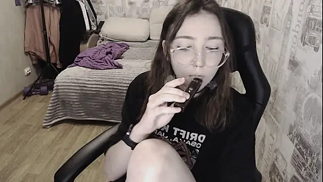 AmeliaKamishiro online show from December 2, 2024, 12:35 pm