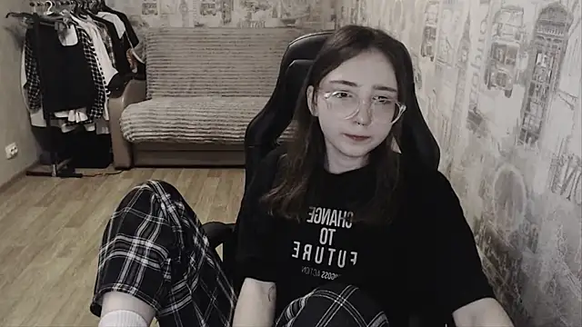 AmeliaKamishiro online show from January 13, 2025, 2:50 am