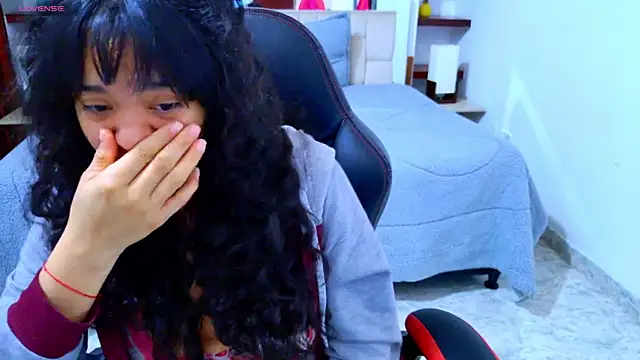 Snapshot of laureentt_ chatting on November 13, 2025, 3:32 am laureentt online show from November 13, 2025, 3:32 am