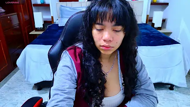 Snapshot of laureentt_ chatting on November 21, 2025, 3:16 am laureentt online show from November 21, 2025, 3:16 am