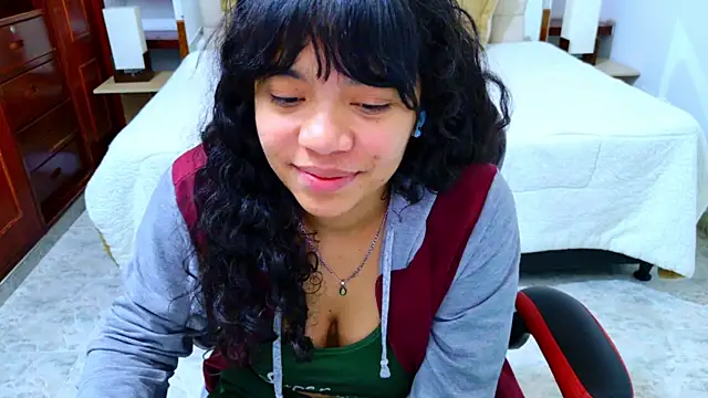 laureentt  online show from December 17, 2025, 7:46 am