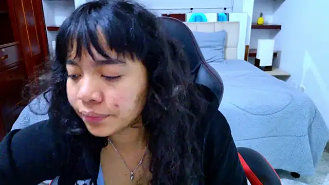 Snapshot of laureentt_ chatting on November 1, 2025, 3:24 am laureentt online show from November 1, 2025, 3:24 am