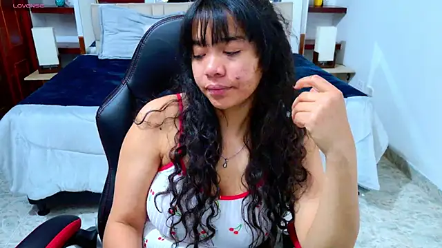 Snapshot of laureentt_ chatting on October 22, 2025, 3:06 am laureentt online show from October 22, 2025, 3:06 am