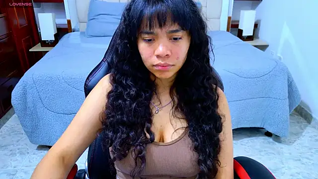 Snapshot of laureentt_ chatting on November 17, 2025, 3:10 am laureentt online show from November 17, 2025, 3:10 am