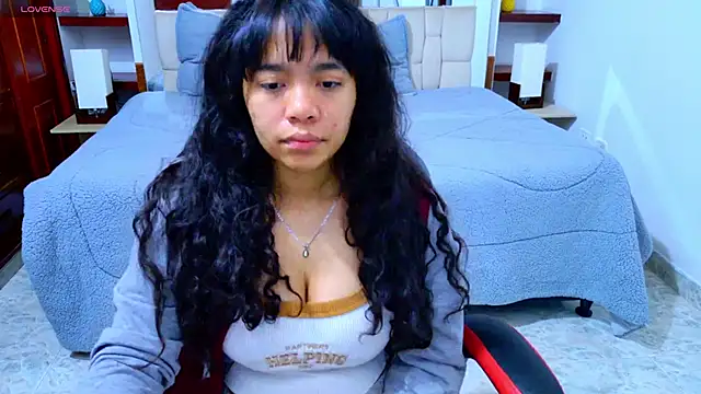 Snapshot of laureentt_ chatting on November 15, 2025, 3:10 am laureentt online show from November 15, 2025, 3:10 am