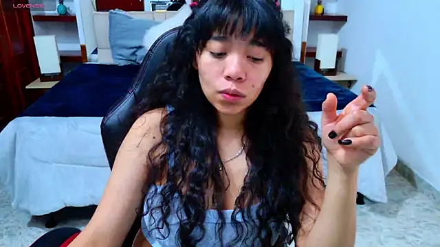 Snapshot of laureentt_ chatting on October 24, 2025, 3:05 am laureentt online show from October 24, 2025, 3:05 am