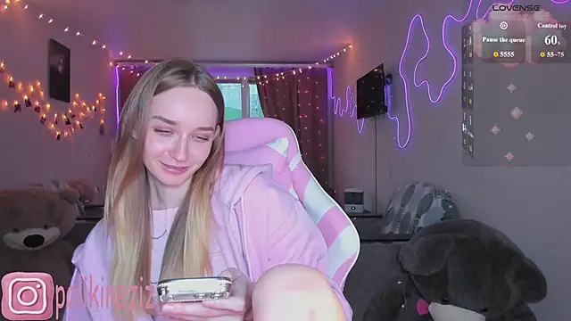 MoonDust online show from April 6, 2026, 3:46 pm