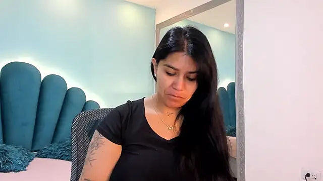 Snapshot of sharlott18 chatting on November 22, 2025, 11:09 am sharlott18 online show from November 22, 2025, 11:09 am