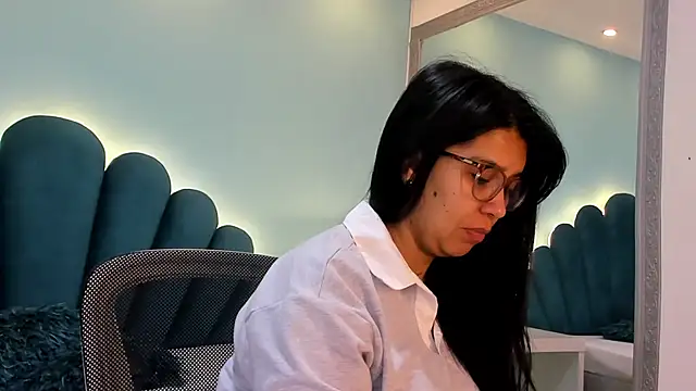 Snapshot of sharlott18 chatting on November 9, 2025, 11:47 am sharlott18 online show from November 9, 2025, 11:47 am