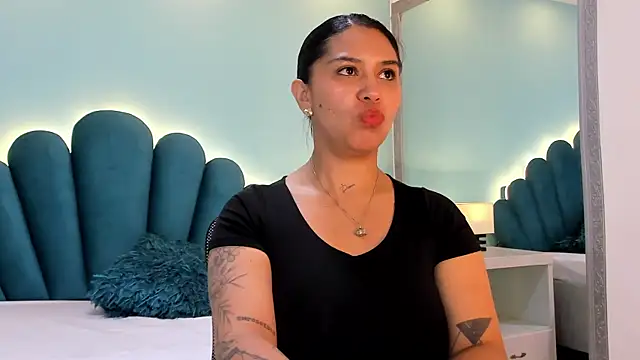 Snapshot of sharlott18 chatting on October 22, 2025, 1:21 pm sharlott18 online show from October 22, 2025, 1:21 pm