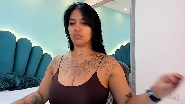 sharlott18 online show from January 14, 2026, 12:53 pm