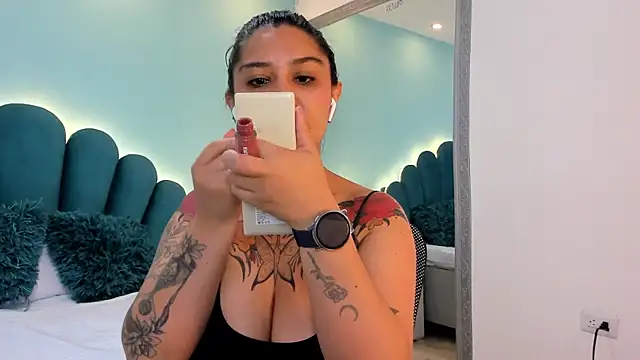 sharlott18 online show from February 19, 2026, 12:57 pm