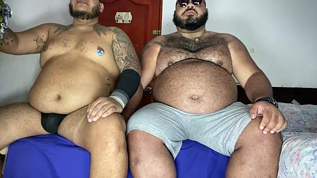 Snapshot of Latino_bigcock chatting on April 9, 2026, 11:33 pm Latino bigcock online show from April 9, 2026, 11:33 pm